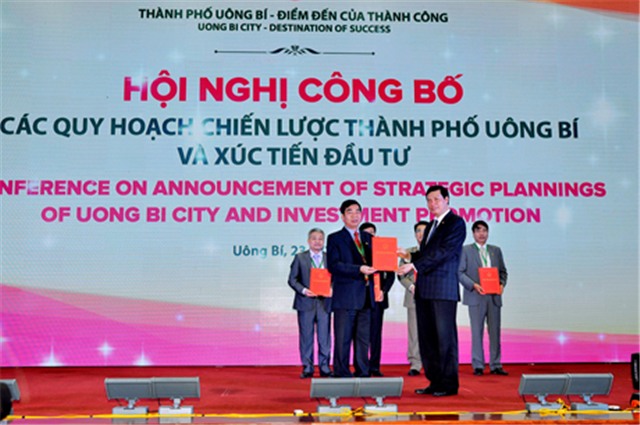 Chủ tịch UBND tỉnh Quảng Ninh Nguyễn Đức Long đánh giá cao TP Uông Bí trong nâng cao năng lực cạnh tranh, thu hút nguồn lực đầu tư
