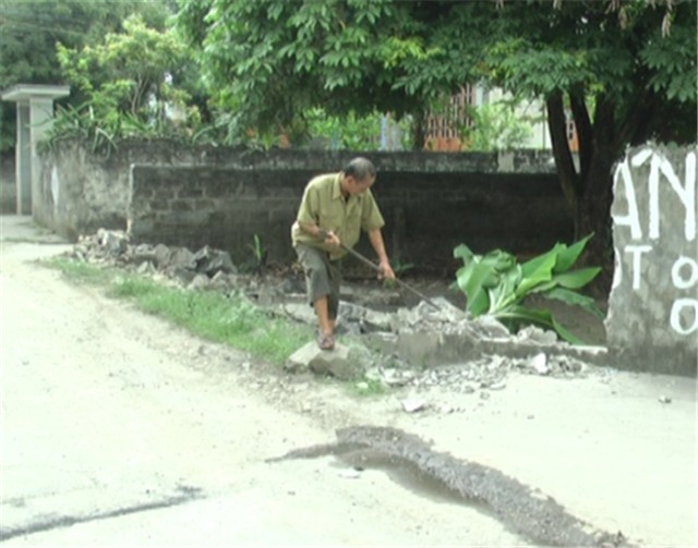 Nhân dân khu 11, phường Quang Trung hiến đất làm đường