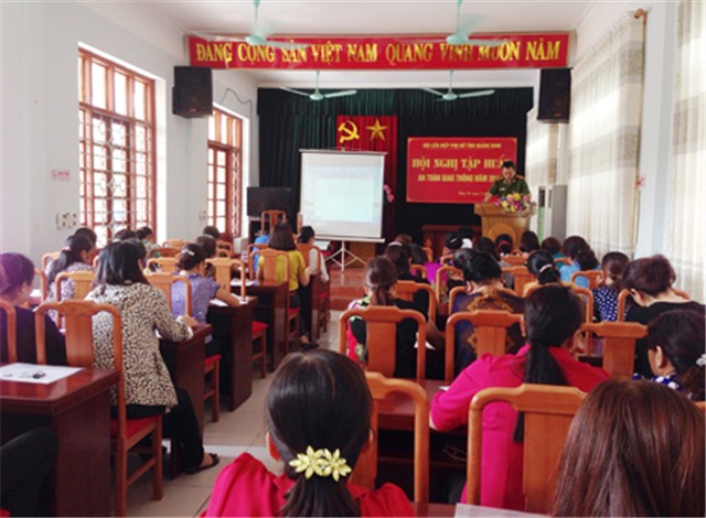 Hội LHPN tỉnh tập huấn luật giao thông cho cán bộ hội viên TP Uông Bí