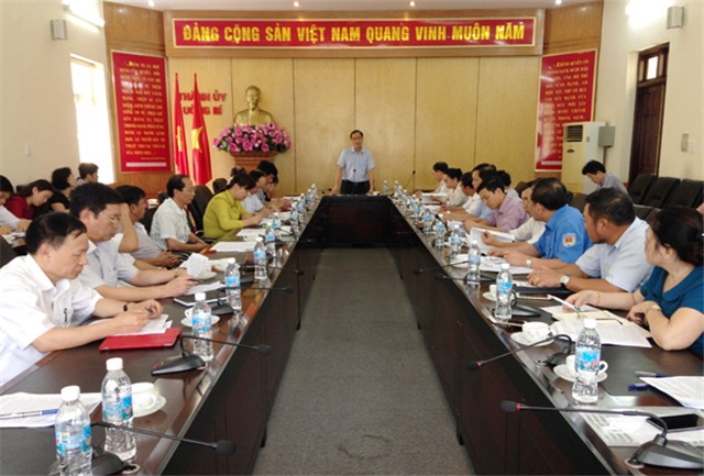 Đồng chí Vũ Hồng Thanh, Ủy viên Trung ương đảng, Phó Bí thư Tỉnh ủy Quảng Ninh làm việc với Thành ủy Uông Bí về công tác phát triển đảng và các đoàn thể trong khối các doanh nghiệp khu vực ngoài nhà nước 