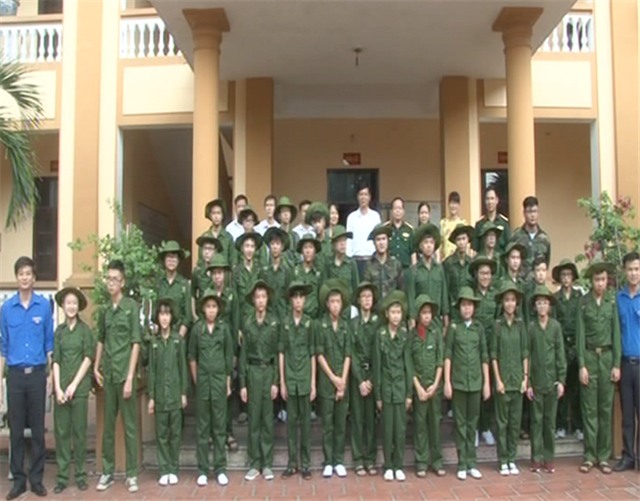 Thành Đoàn Uông Bí - BCH QS thành phố: Lễ xuất quân học kỳ trong quân đội hè 2016