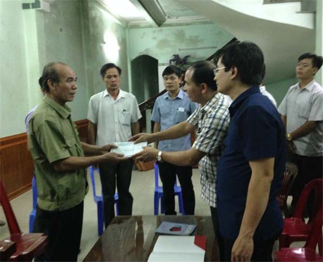 Trao hỗ trợ người thân nạn nhân trong vụ án mạng tại khu Hợp Thành, phường Phương Nam