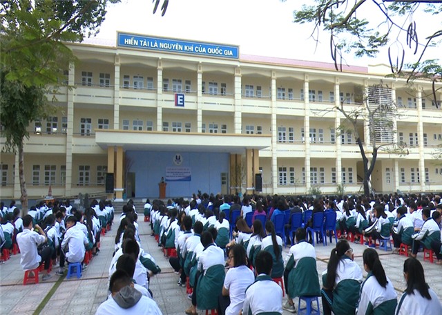 Trường THPT Uông Bí:  Sơ kết học kỳ I và kỷ niệm 67 năm ngày học sinh -sinh viên 9-1 (1950-2017)