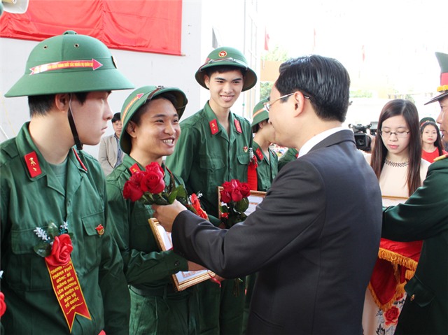 Thành phố Uông Bí tiễn 176 tân binh lên đường nhập ngũ