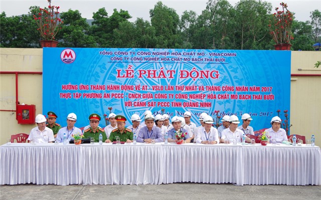 Công ty Công nghiệp hóa chất mỏ Bạch Thái Bưởi: Phát động tháng hành động AT VSLĐ - PCCC, thực tập phương án PCCC - CNCH 