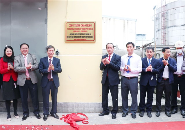 Công ty Nhiệt điện Uông Bí: Gắn biển công trình chào mừng kỷ niệm 10 năm thành lập thành phố Uông Bí