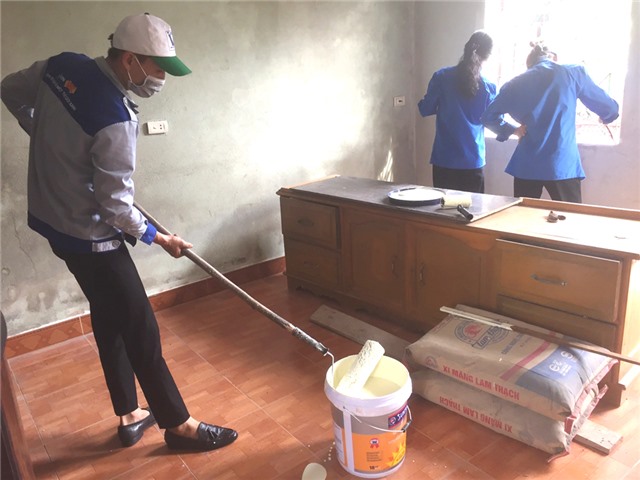 Hỗ trợ sơn lại nhà ở, xây mới công trình phụ cho hộ nghèo
