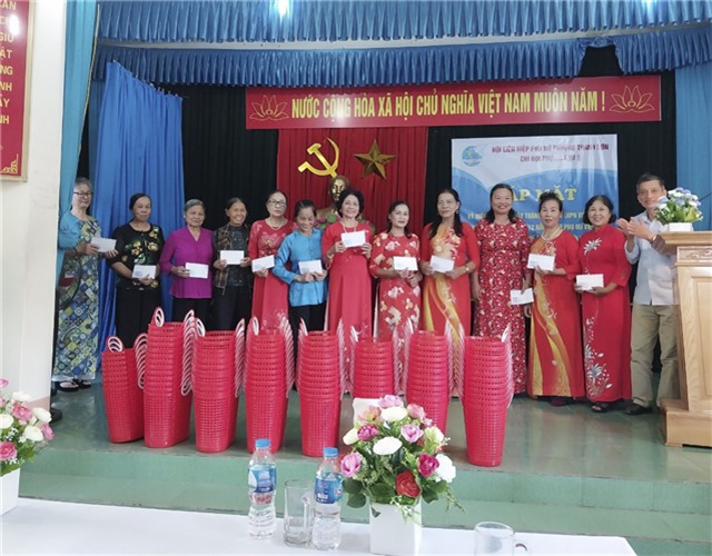 Chi hội phụ nữ khu 8, phường Thanh: phát động phong trào đi chợ cùng làn nhựa