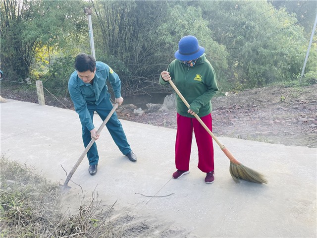 Dọn vệ sinh môi trường phục vụ Diễn tập khu vực phòng thủ TP Uông Bí năm 2022