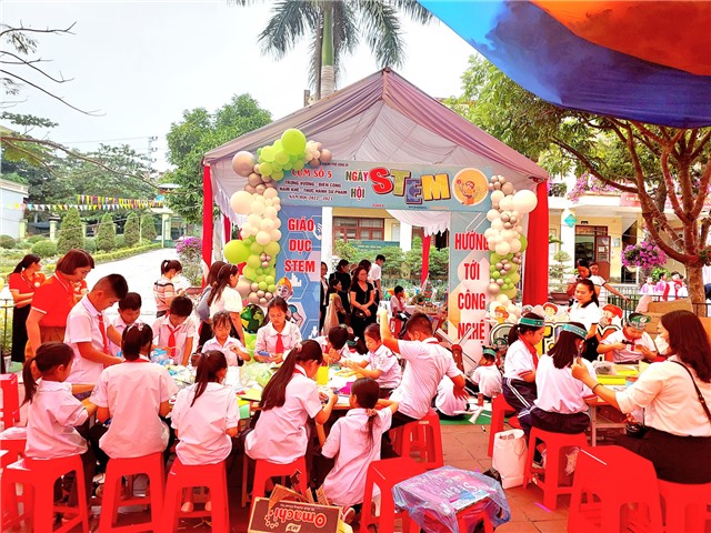 Sôi nổi Ngày hội Stem cấp tiểu học thành phố Uông Bí