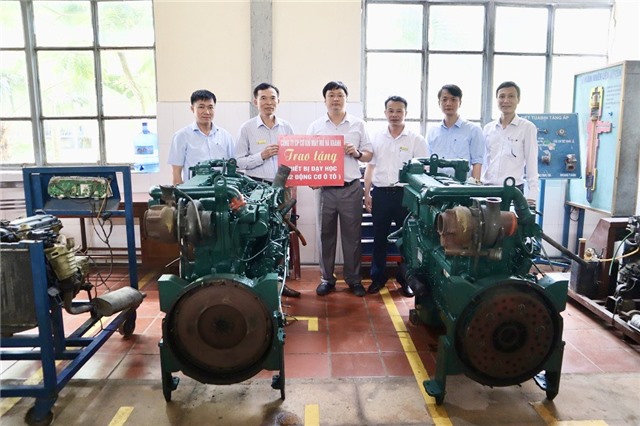 Trường CĐ Công nghiệp và Xây dựng - Công ty Cổ phần Cơ khí máy mỏ Hà Khánh: tăng cường gắn kết giáo dục nghề nghiệp, tuyển dụng lao động