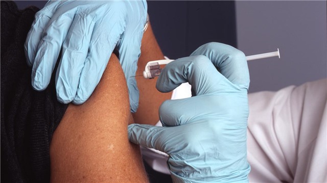 Lần đầu tiên sử dụng vaccine điều trị thành công bệnh nhân mắc COVID-19 mạn tính