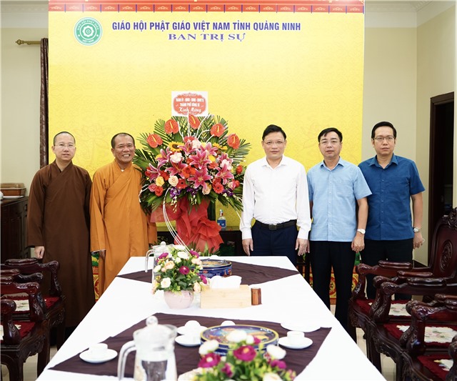 Bí thư Thành uỷ, Chủ tịch HĐND thành phố Nghiêm Xuân Cường chúc mừng Tỉnh hội Phật giáo nhân dịp Đại lễ Phật đản
