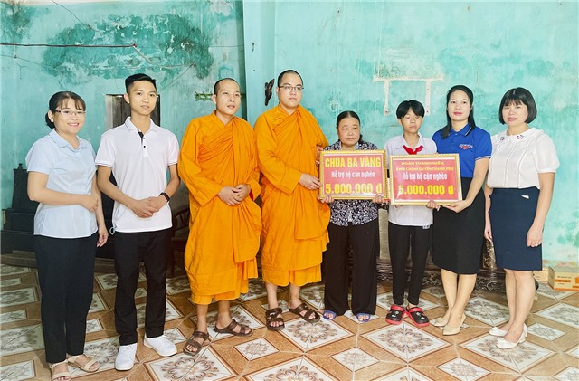 Trao hỗ trợ cho hộ cận nghèo tại phường Phương Nam và xã Thượng Yên Công 