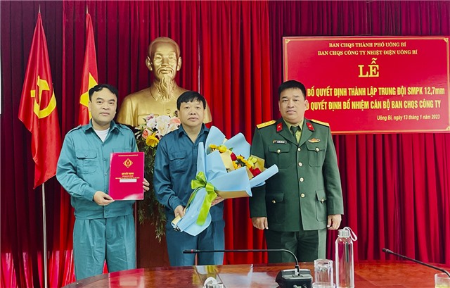 Công bố Quyết định thành lập Trung đội súng máy phòng không 12ly7 tại Công ty Nhiệt điện Uông Bí