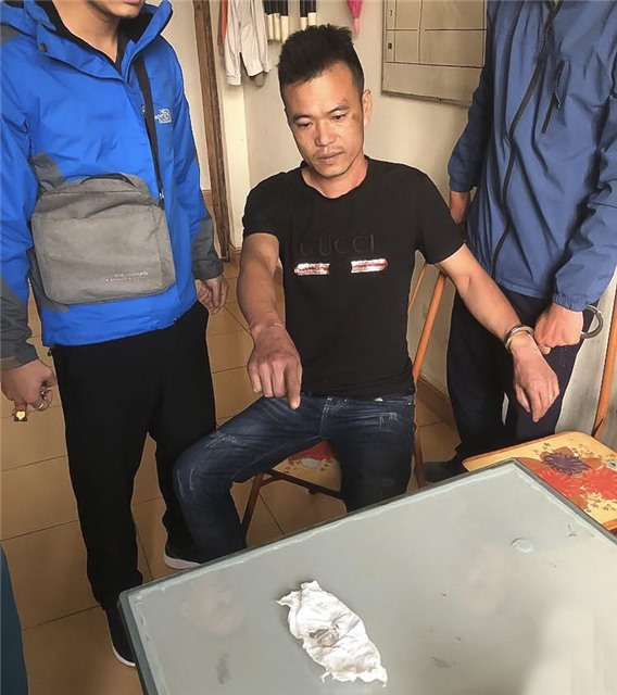 Công an phường Trưng Vương, thành phố Uông Bí bắt quả tang  đối tượng tàng trữ trái phép chất ma túy