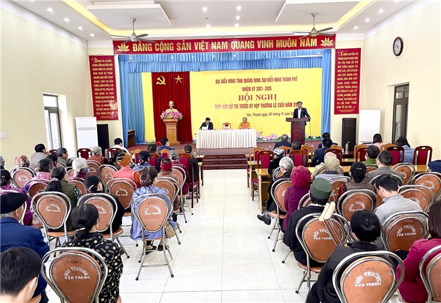 Đại biểu HĐND tỉnh và đại biểu HĐND thành phố tiếp xúc cử tri phường Yên Thanh trước kỳ họp thường lệ cuối năm