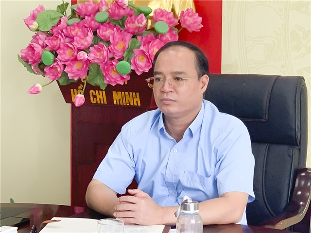 Đồng chí Bùi Văn Thành - PCT UBND Thành phố đối thoại với hộ gia đình bà Hoàng Thị Cam - phường Phương Nam liên quan đến DA đường Yên Tử kéo dài