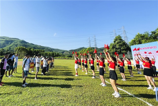 Xã Thượng Yên Công khai mạc giải bóng đá, bóng chuyền hơi năm 2023