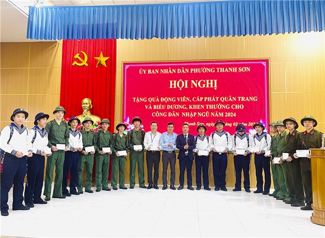 Phường Thanh Sơn gặp mặt, tặng quà tân binh lên đường nhập ngũ năm 2024