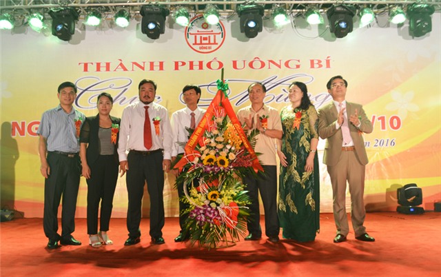 Uông Bí mở tiệc Gala dinner mừng Ngày Doanh nhân Việt Nam