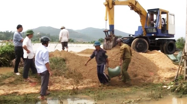 Vỡ đê ở Quảng Bình, số người chết tăng cao trong một ngày