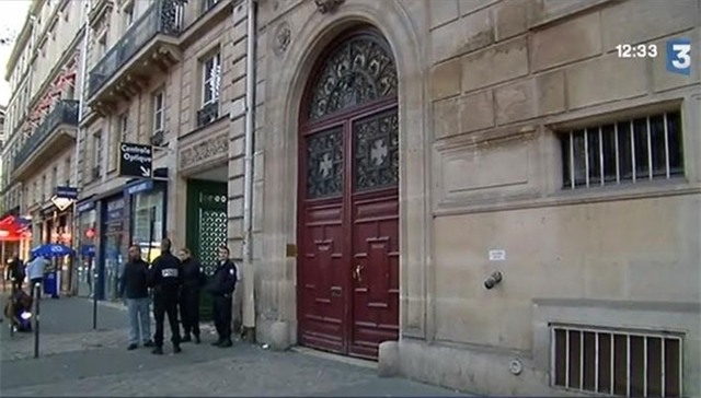 Cướp táo bạo giữa Paris, ngôi sao truyền hình Mỹ mất khoảng 10 triệu euro