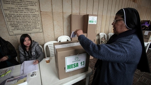 Cử tri Colombia nói “Không” với thỏa thuận hòa bình với FARC