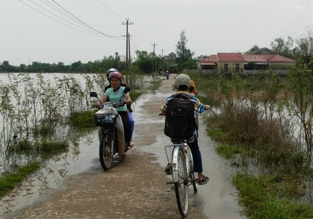 Học sinh Quảng Bình lại phải nghỉ học vì mưa, lũ