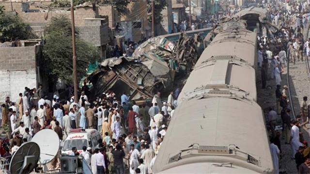 Pakistan: Hai tàu hỏa tốc hành đâm nhau, ít nhất 20 người chết