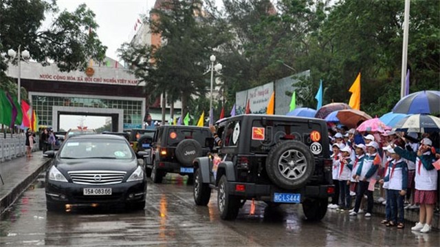 Khai trương xe du lịch tự lái qua cửa khẩu quốc tế Móng Cái