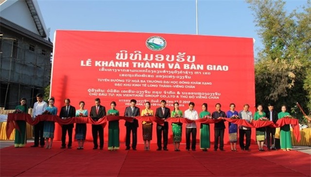 Doanh nghiệp Việt Nam giúp kinh phí làm đường tại Lào