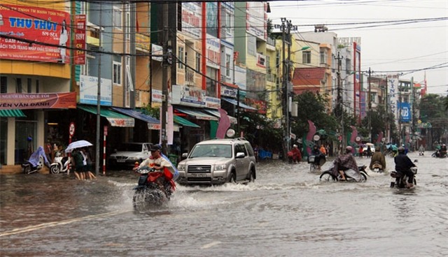 TP Quảng Ngãi chìm trong biển nước, một người tử vong