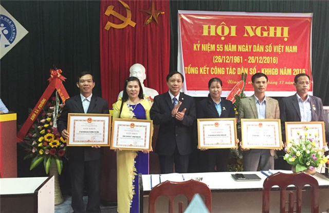 Trung tâm dân số thành phố tổ chức kỷ niệm 55 ngày Dân số Việt Nam 26-12 (1961-2016), tổng kết công tác năm 2016