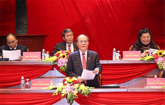 Ngày 22-1, Đại hội XII của Đảng thảo luận các văn kiện tại Hội trường