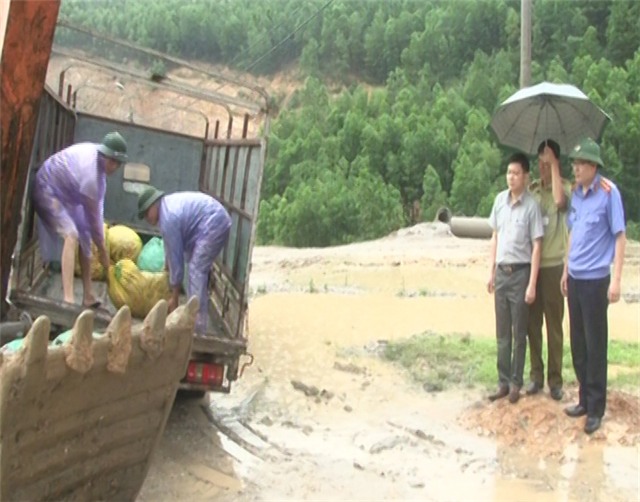 TP Uông Bí: Kiểm tra bắt giữ 1,8 tấn sò và 40 thùng gạch men  không rõ nguồn gốc xuất xứ