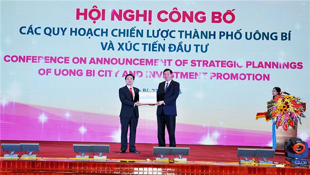 Thành phố Uông Bí: công bố 7 qui hoạch chiến lược, trao chứng nhận và ký ghi nhớ 32 dự án đầu tư