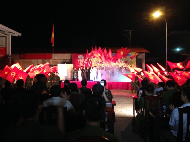 Chi đoàn thanh niên Phòng Cảnh sát PCCC số 4 phối hợp tổ chức giao lưu văn nghệ chào mừng bầu cử