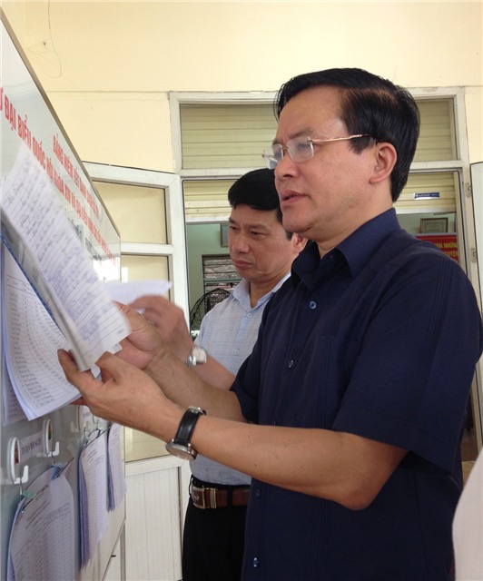 Phó Chủ tịch Ủy ban TW mặt trận Tổ quốc Việt Nam Nguyễn Văn Pha kiểm tra công tác chuẩn bị bầu cử trên địa bàn TP Uông Bí