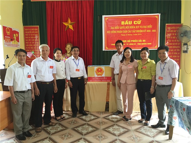 Bản tin Uông Bí bầu cử 11 giờ ngày 22-5: Trên 88% cử tri thành phố Uông Bí đã bỏ phiếu