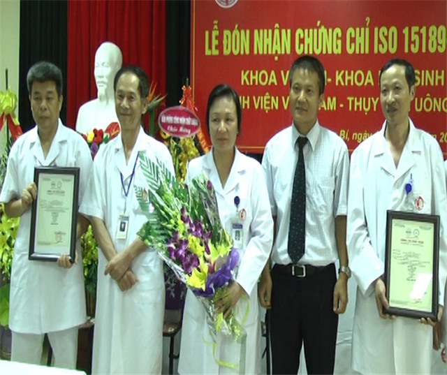 Khoa vi sinh và Khoa hóa sinh, Bệnh viện Việt Nam - Thụy Điển Uông Bí: nhận chứng chỉ ISO 15189:2012