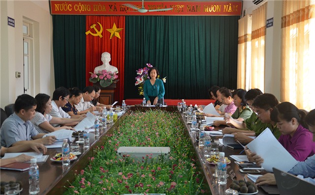 Phó Chủ tịch UBND tỉnh Vũ Thị Thu Thủy kiểm tra công tác chuẩn bị thi tuyển sinh lớp 10 và thi THPT quốc gia