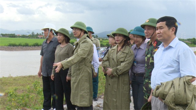 Đồng chí Vũ Thị Thu Thủy, Phó Chủ tịch UBND tỉnh: Kiểm tra công tác Phòng chống bão số 1 trên địa bàn thành phố Uông Bí