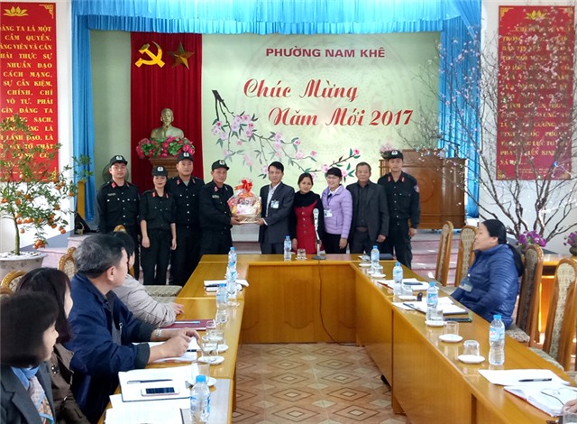 Trung đoàn CSCĐ Đông Bắc thăm tặng quà Tết 2017