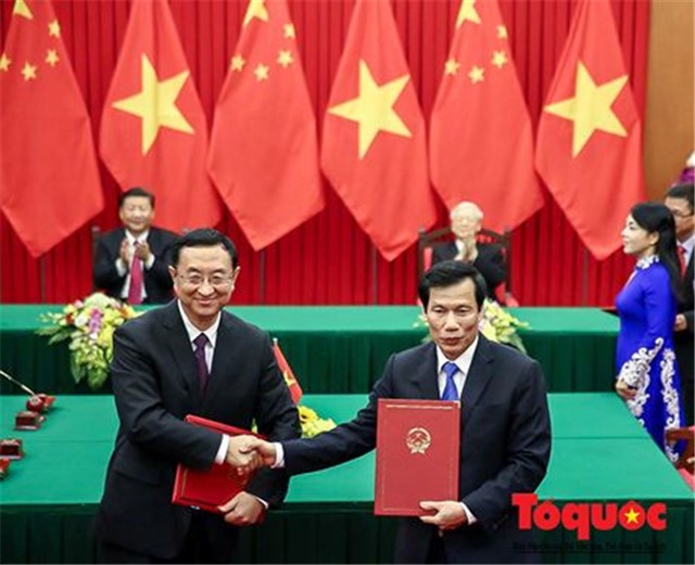 Việt Nam - Trung Quốc ký kết và trao 19 văn kiện hợp tác