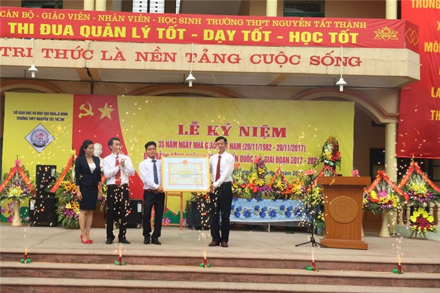 Trường THPT Nguyễn Tất Thành kỷ niệm ngày nhà giáo Việt Nam và đón bằng công nhận trường chuẩn Quốc gia 