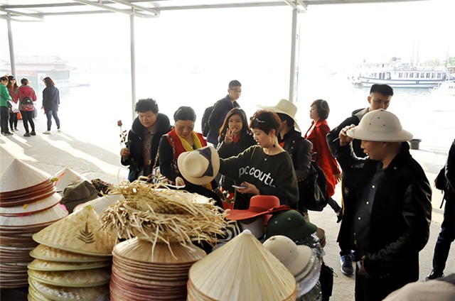 Lượng khách du lịch đến Quảng Ninh tăng 45% trong dịp Tết