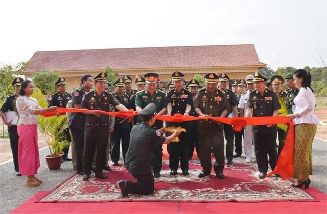 Campuchia khánh thành và khởi công công trình của Trường Công binh do Việt Nam tài trợ