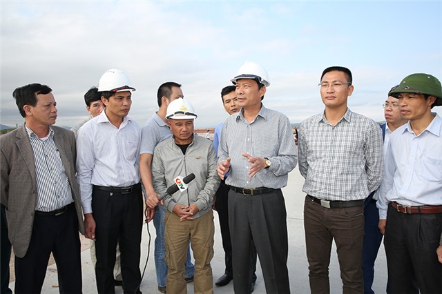 Bí thư Tỉnh ủy Nguyễn Văn Đọc kiểm tra một số công trình giao thông trọng điểm