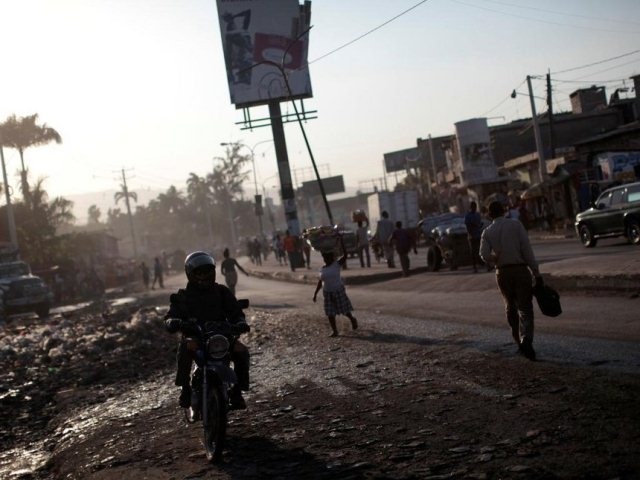 Xe buýt lao vào đám đông tại Haiti, ít nhất 38 người thiệt mạng